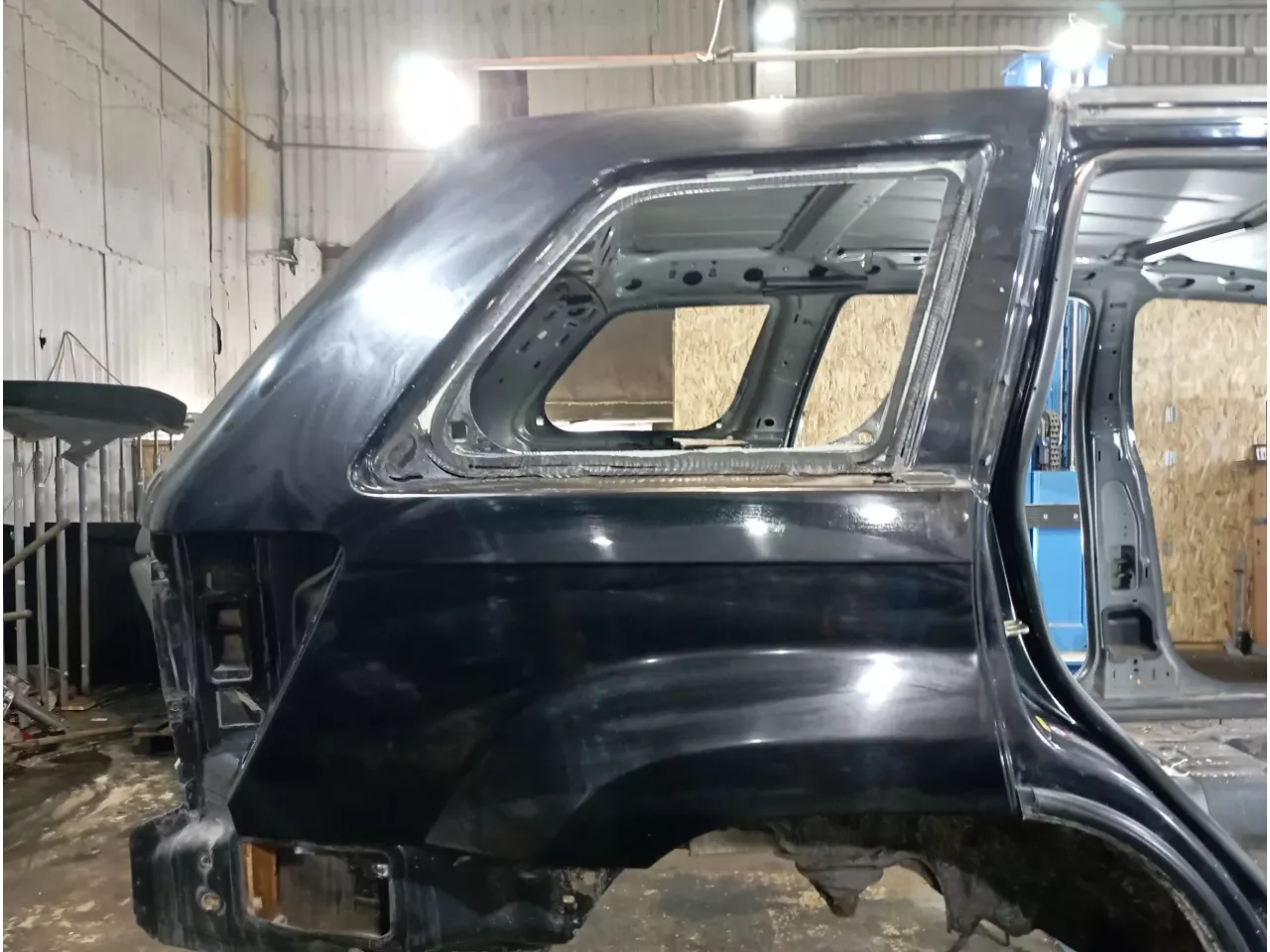 Крыло заднее правое Jeep Grand Cherokee (WH)